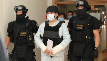 Podpálil byt, kde bolo na oslave 15 ľudí. Z okna vyskočila tehotná tínedžerka, zomreli aj tri deti