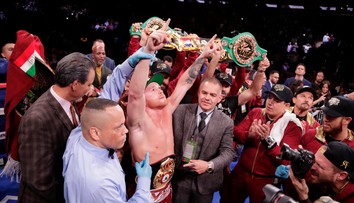 VIDEO: V dueli o šampióna WBA v superstrednej váhe bolo rozhodnuté už v 3. kole