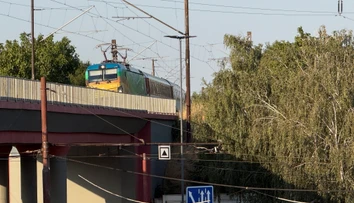 V Bratislave uviazol rýchlik plný ľudí. Klimatizácia nefungovala, vystúpiť im dovolili až po hodine a pol