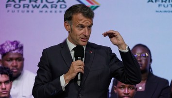VIDEO: Francúzsky prezident šokoval publikum v Keni. Na pódiu im udelil nečakanú „výchovnú lekciu“