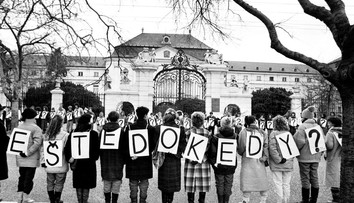 OBRAZOM: Pozrite sa, ako to vyzeralo v uliciach v novembri 1989