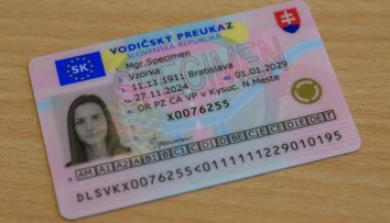 V obci na Záhorí sú v šoku. Starosta začal neplatičom brať vodičáky