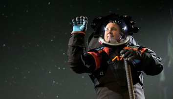 Pripravené na lunárnu misiu. NASA predstavila prototyp skafandrov pre návrat ľudí na Mesiac