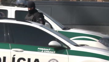Veľká policajná razia na západe Slovenska. Primára zatkli pre viacero údajných úplatkov