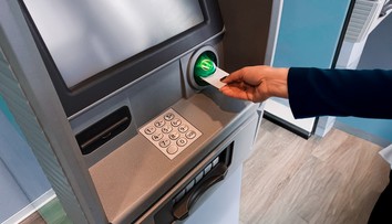 Veľká zmena pre klientov troch bánk. Od júla získajú prístup k stovkám bankomatov