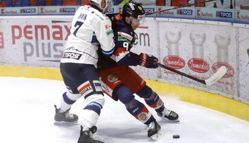 Štvorgólový Buček zabezpečil Nitre bod v bláznivom dueli. Nové Zámky definitívne opúšťajú extraligu