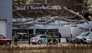 Podozriví zo založenia požiaru v Pardubiciach čelia obvineniu z terorizmu, jedna z osôb bola zadržaná na Slovensku