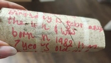 Na povale našli dojímavý odkaz z minulosti. Malé dievča ho napísalo pred 35 rokmi