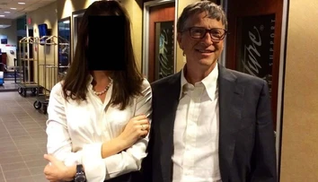 Gates sa priznal k neverám s tromi ženami. Epstein si pripravoval pôdu, aby ho mohol vydierať