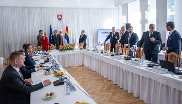 Ministri v čase konsolidácie rozdávajú štedré odmeny. Jeden rezort vyplatil takmer 100-tisíc eur