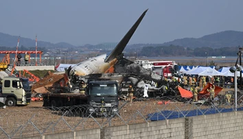 Najmladší na palube zničeného lietadla mal len tri roky. V Kórei havaroval Boeing so 181 pasažiermi, prežili dvaja
