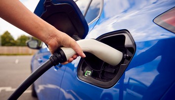 Závod na výrobu batérií do elektromobilov dostane stimul 214 miliónov eur