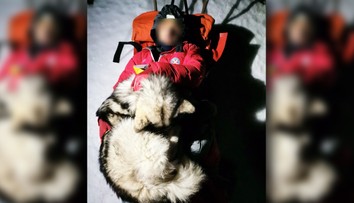 Scéna ako z filmu. Husky 13 hodín vlastným telom zohrieval zraneného horolezca