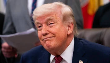 Trump zverejnil ďalšie AI video: Známeho moderátora v ňom hádže do smetného koša