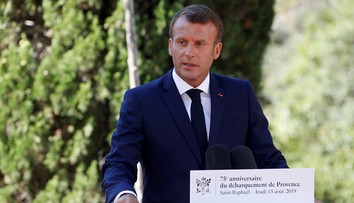 Macron v Pobreží Slonoviny: Kolonializmus bol vážnou chybou