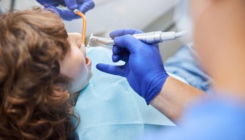 Máme ich mať bezplatne. Prečo teda u zubárov doplácame za plomby?