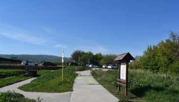 Tragédia za Bratislavou. Cyklista nedával pozor a vbehol pod kolesá motorkárovi, zraneniam podľahol