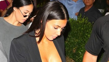Menšia podprsenka by nebola? Prsia Kim Kardashian držali len tak-tak