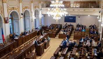 Poplach v českej snemovni. Konzultant poslankyne si na toalete zabudol zbraň a keď sa vrátil, už tam nebola