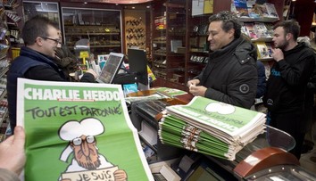 Na ženu v tričku Charlie Hebdo v Londýne zaútočili nožom