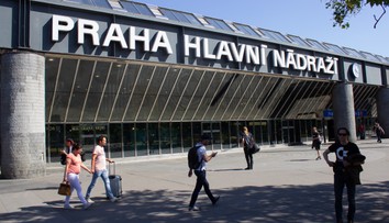 Poplach v Prahe. Hlavnú železničnú stanicu evakuujú