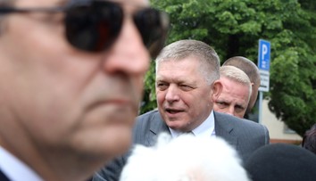 Premiér je znepokojený ruskými útokmi pri našich hraniciach. Plánuje stretnutie s ukrajinskou stranou