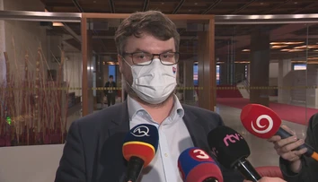 Druhýkrát sa nakazili covidom. Vicepremiér Štefan Holý aj Peter Pčolinský sú v karanténe