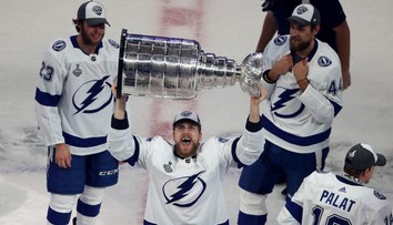 VIDEO: Černák je iba druhým slovenským obrancom so Stanley Cupom, zranený Sekera smúti