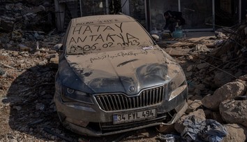 Neuveriteľných 228 hodín po zemetrasení v Turecku. Spod sutín vytiahli matku a jej dve deti