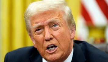 Trump cituje Napoleona: „Ten, kto zachraňuje svoju krajinu, neporušuje zákon“