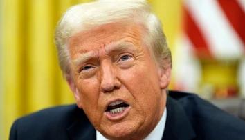 Trump cituje Napoleona: „Ten, kto zachraňuje svoju krajinu, neporušuje zákon“
