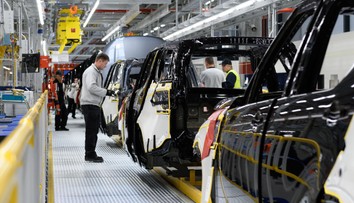 Nitrianska automobilka začína s obnovou výroby. Do práce sa vrátila prvá skupina výrobných zamestnancov