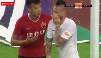 VIDEO: Hamšík schytal kopačku do hlavy, z ihriska odišiel so zakrvavenou tvárou