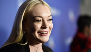 Lindsay Lohan po dlhšom čase pred kamerou. V 31 rokoch vyzerá ako vyžitá žena