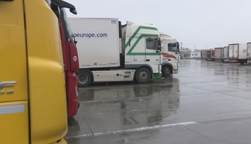 Česko prešlo na nový mýtny systém. Na spoločných hraniciach hrozí dopravný kolaps