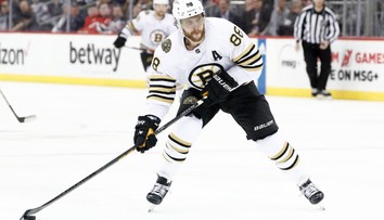 Najväčšia hviezda Bostonu sa zapojila do prípravy na nový ročník. Český útočník nestihol úvod kempu