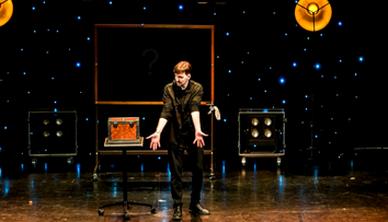 Kúzlenie je umenie, no pre ľudí v Česku a na Slovensku to je iba forma zábavy, tvrdí iluzionista Pavel