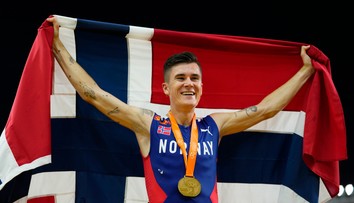 Na cieľovej šachovnici to bolo doslova o chlp, prvých dvoch delilo 14 stotín. Zlato na 5000 m obhájil Nór