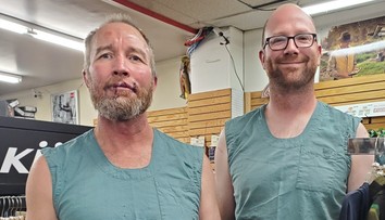 Dva útoky grizlyho v USA: Jeden zo zranených mužov zverejnil krvavú fotku