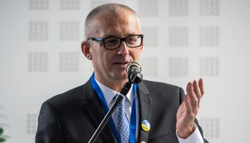 Veľká pozornosť pre malú stranu. Miroslav Kollár podrží koalíciu