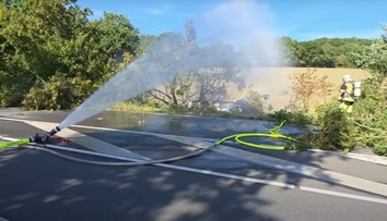 VIDEO: Tragická nehoda v Nemecku. V horiacom elektromobile zahynuli traja ľudia vrátane dvoch detí