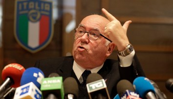 Zemetrasenie v talianskom futbale: Po trénerovi reprezentácie skončil aj prezident