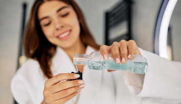 Nečakaný zázrak pre zuby a ďasná: Páchnuca zelenina dokáže viac než chemické ústne vody