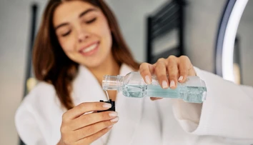 Nečakaný zázrak pre zuby a ďasná: Páchnuca zelenina dokáže viac než chemické ústne vody