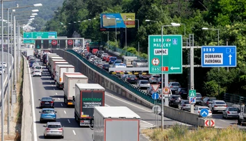 Doprava v Bratislave kolabuje: Dve nehody a pokazené auto uzatvorili Sitinu
