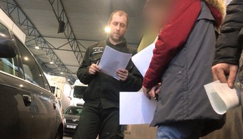 Ukrajinský novinár zverejnil video zachytávajúce úplatkárske praktiky slovenského colníka