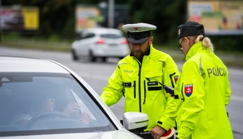 Vodiči, pozor. Pokuty môžu vystreliť až na 1 000 eur a hranica rýchlosti sa má znížiť