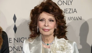 Legendárna Sophia Loren utrpela ťažký úraz. Po páde v kúpeľni si zlomila dve dôležité kosti a skončila pod skalpelom