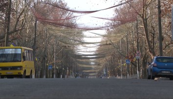 Mesto doslova pod sieťami. Navštívili sme Cherson, ktorý leží priamo na frontovej línii