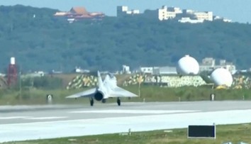 Taiwan zaznamenal pri pobreží 89 vojenských lietadiel a 28 plavidiel z Číny